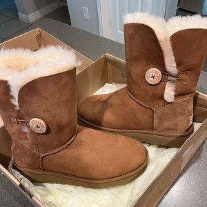Ugg Bailey with button